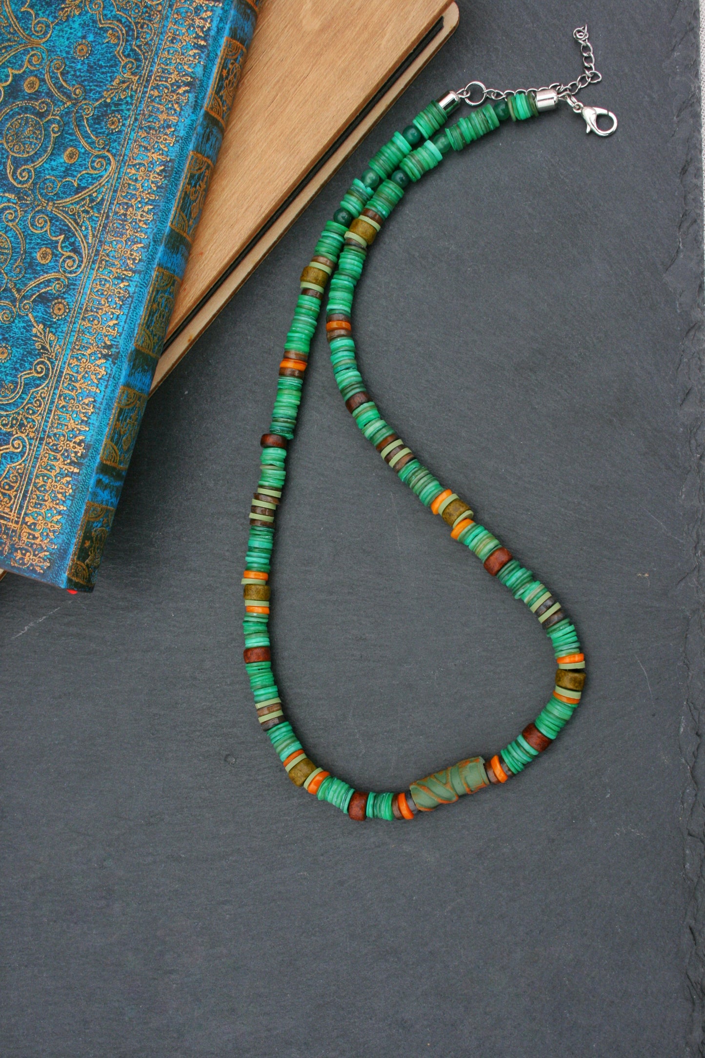 Green Heishi Gemstone Choker Necklace – Boho Ethnic Beaded Necklace for Men & Women