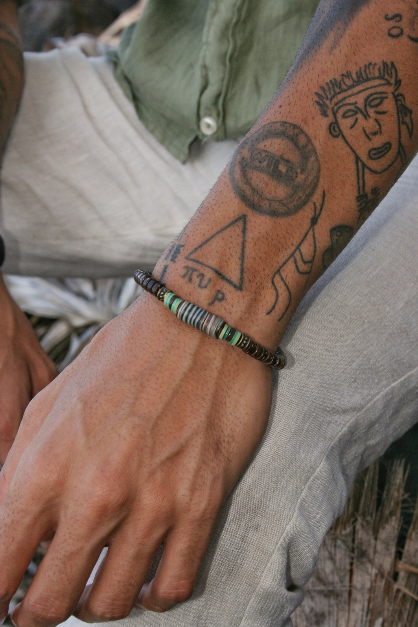 Brown Coconut Bead Bracelet for Men – Handmade Polymer Clay & Shell Stretch Bracelet, Boho Unisex Jewelry