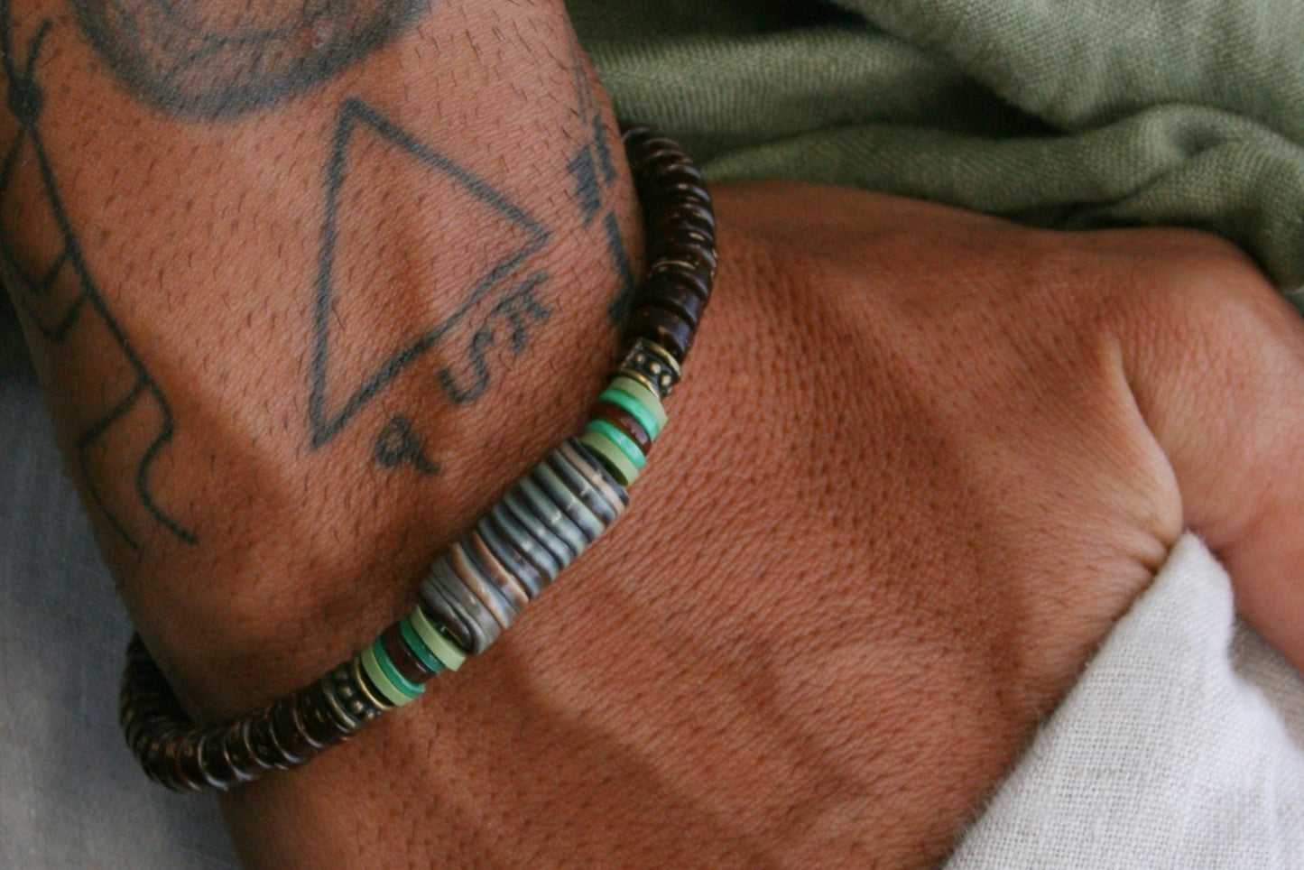 Brown Coconut Bead Bracelet for Men – Handmade Polymer Clay & Shell Stretch Bracelet, Boho Unisex Jewelry