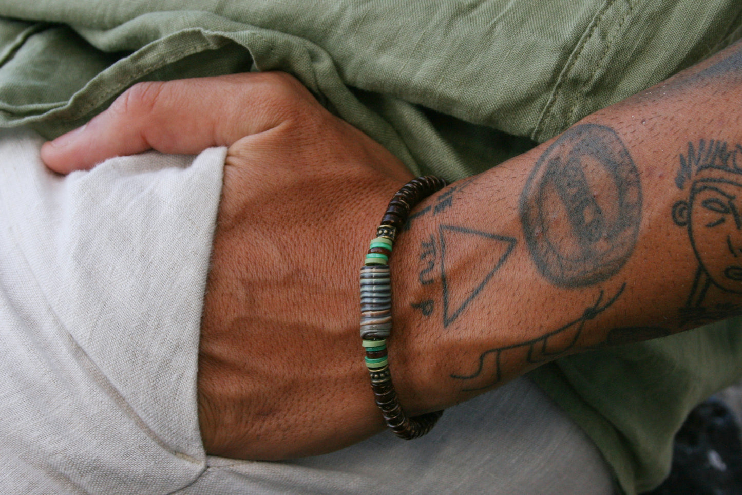 Brown Coconut Bead Bracelet for Men – Handmade Polymer Clay & Shell Stretch Bracelet, Boho Unisex Jewelry