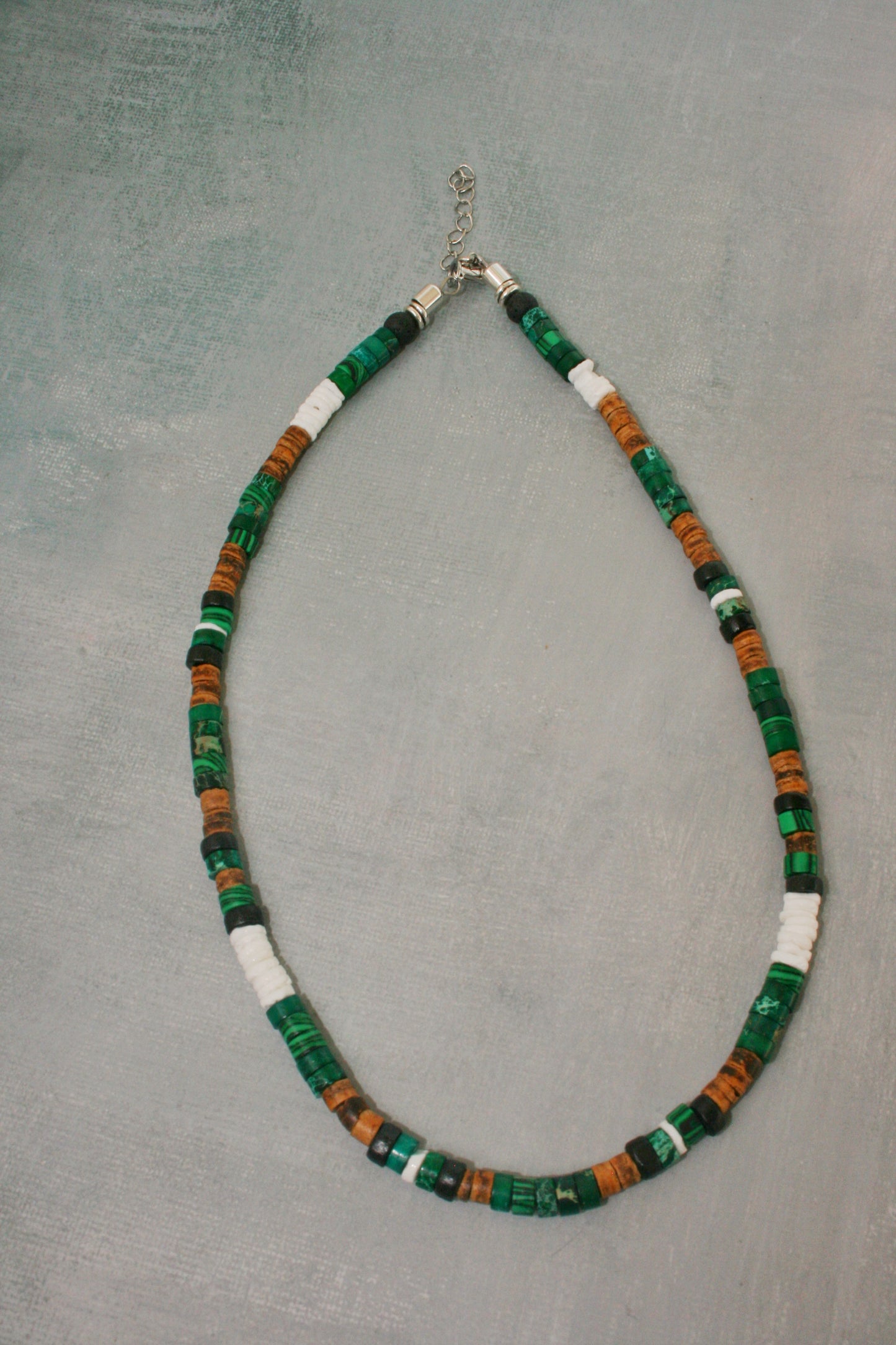 Malachite Heishi Choker Necklace for Men – Green Gemstone Beaded Short Necklace, Minimalist Unisex Jewelry