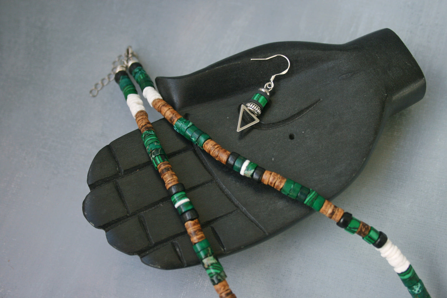 Malachite Heishi Choker Necklace for Men – Green Gemstone Beaded Short Necklace, Minimalist Unisex Jewelry